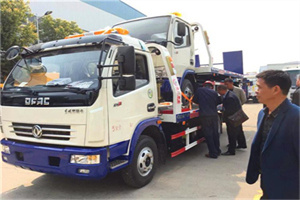 大庆汽车道路救援拖车价格